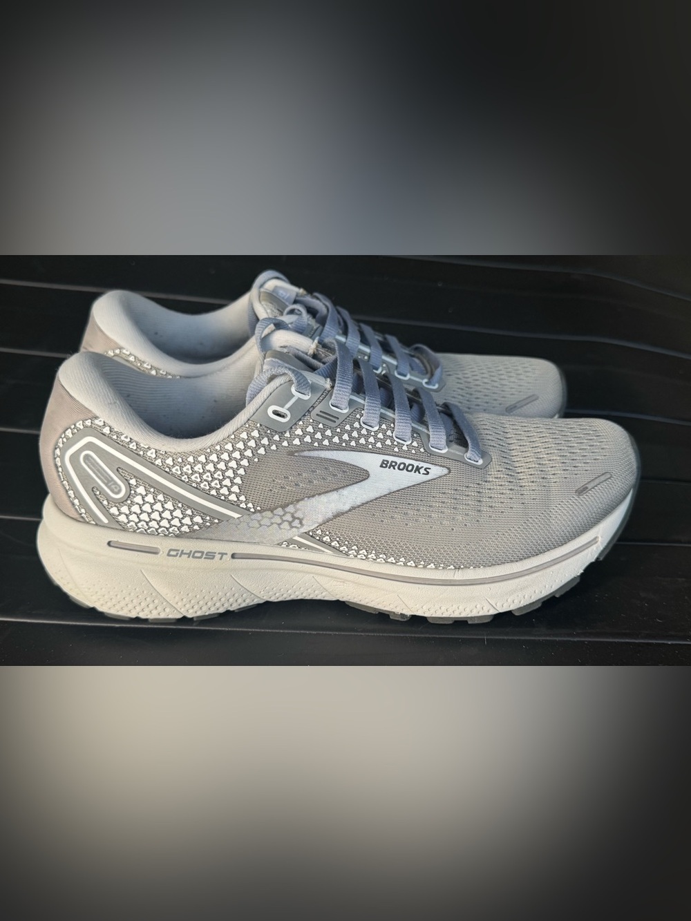 Brooks Men's Light Gray Athletic Running Shoes